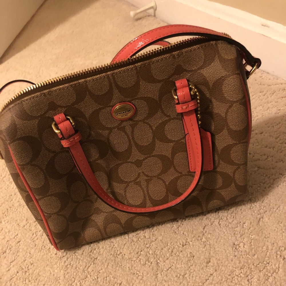 Barely used coach leather purse/ crossbody